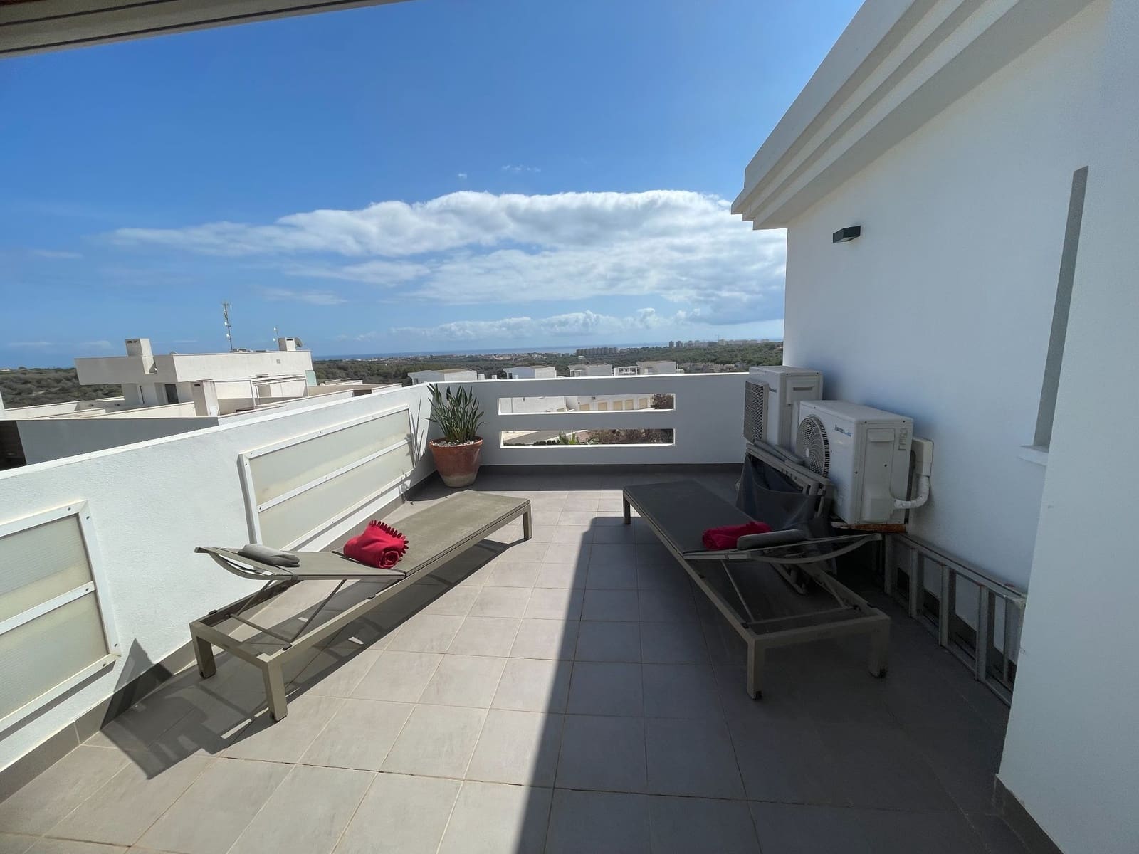 3 makuuhuone Kattohuoneisto myytävänä paikassa Orihuela Costa mukana uima-altaan - 385 000 € (Ref: 9815648)