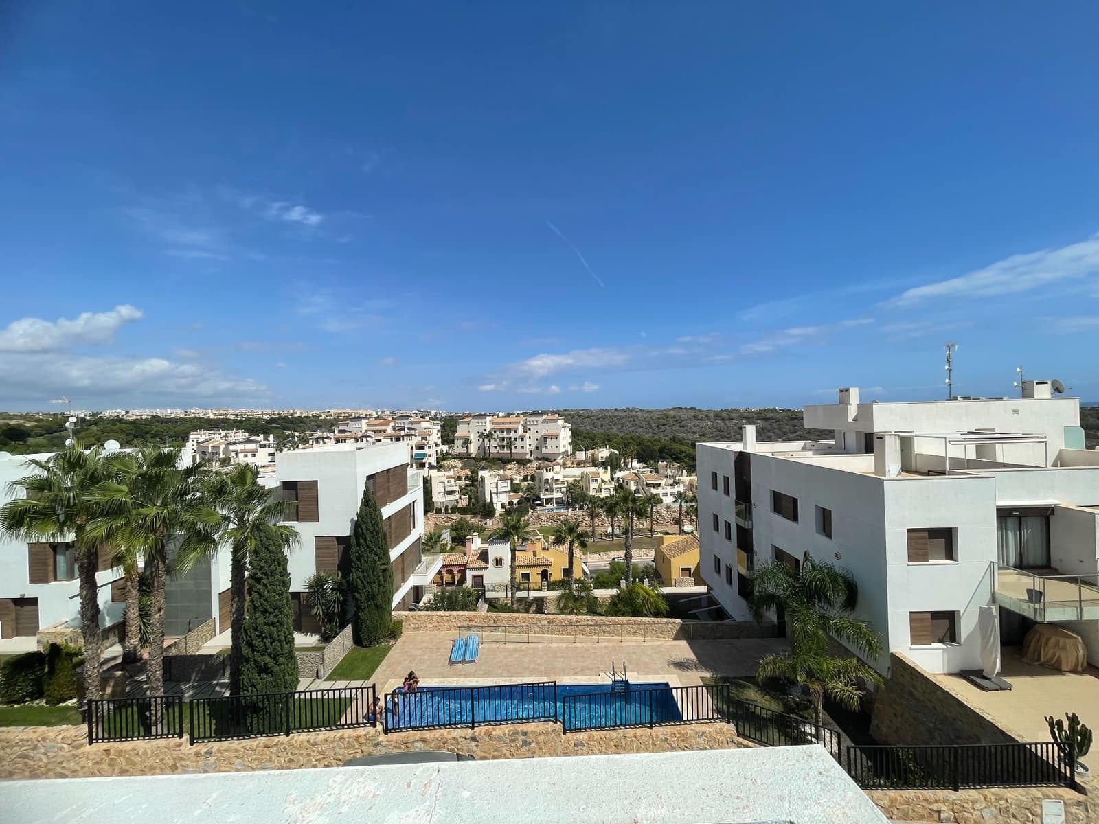3 makuuhuone Kattohuoneisto myytävänä paikassa Orihuela Costa mukana uima-altaan - 385 000 € (Ref: 9815648)