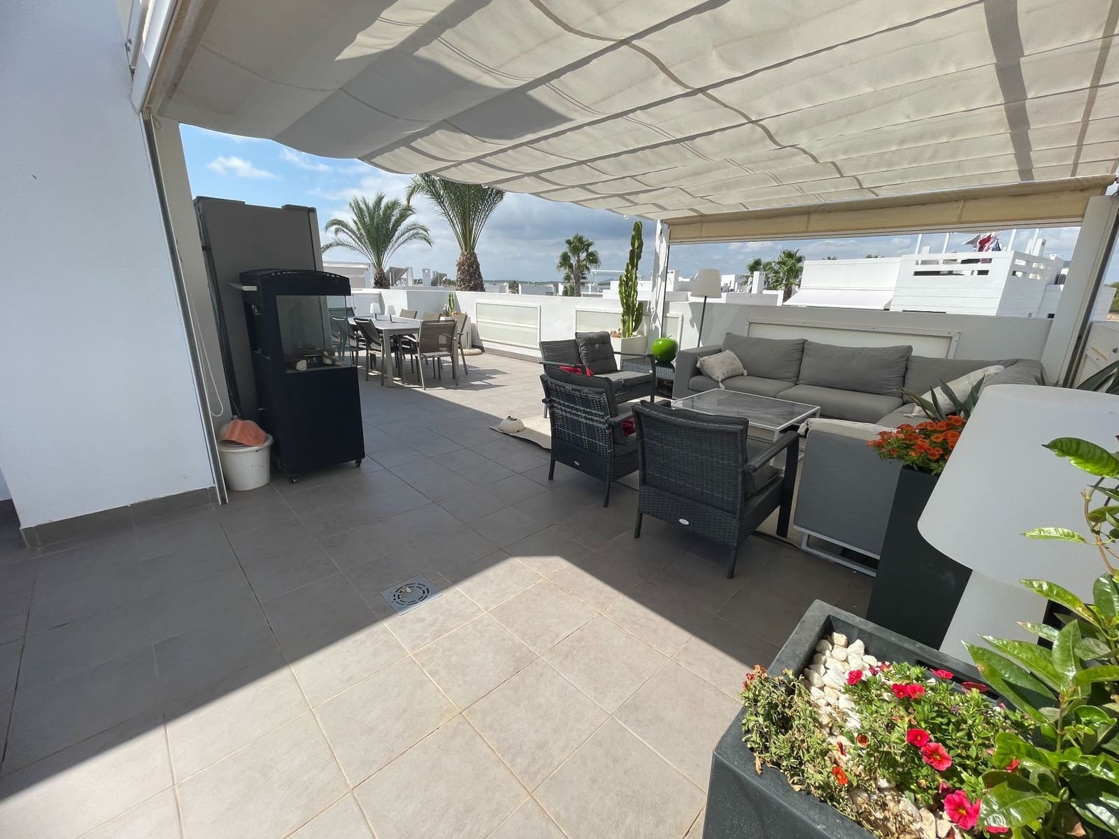 3 makuuhuone Kattohuoneisto myytävänä paikassa Orihuela Costa mukana uima-altaan - 385 000 € (Ref: 9815648)