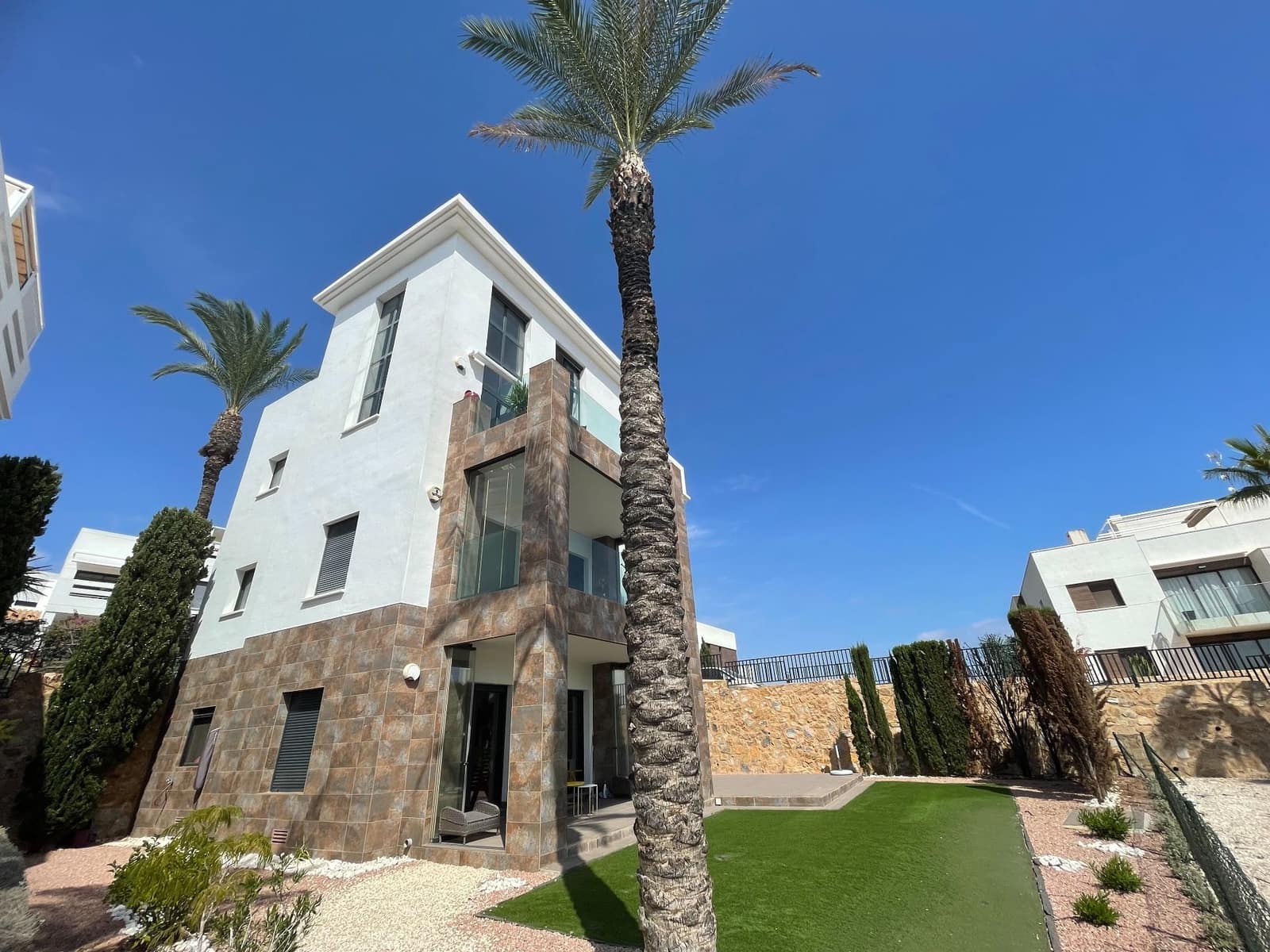 3 makuuhuone Kattohuoneisto myytävänä paikassa Orihuela Costa mukana uima-altaan - 385 000 € (Ref: 9815648)