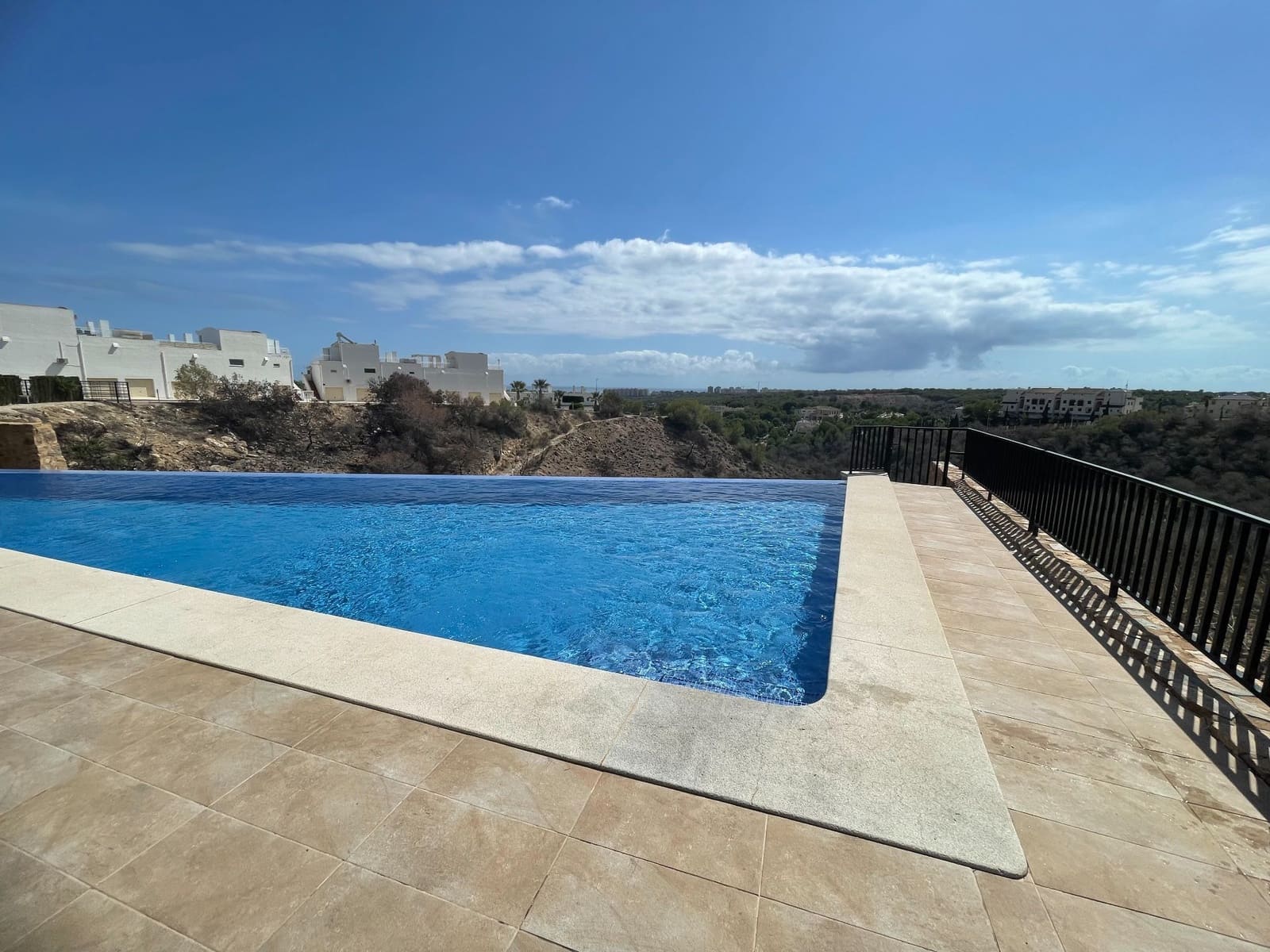 3 makuuhuone Kattohuoneisto myytävänä paikassa Orihuela Costa mukana uima-altaan - 385 000 € (Ref: 9815648)