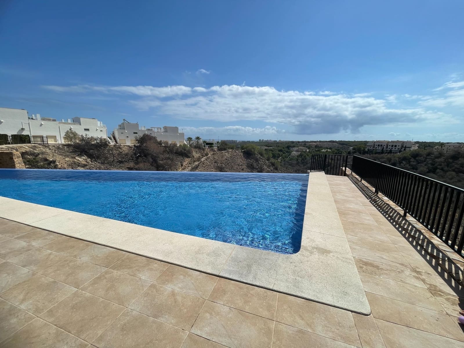 3 makuuhuone Kattohuoneisto myytävänä paikassa Orihuela Costa mukana uima-altaan - 385 000 € (Ref: 9815648)