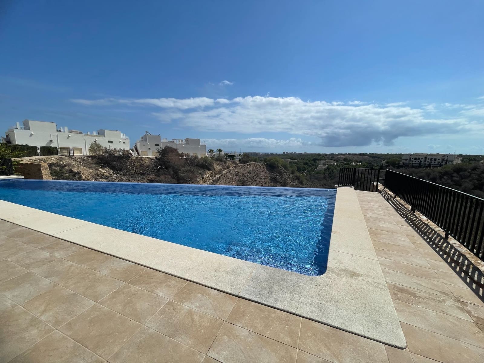 3 makuuhuone Kattohuoneisto myytävänä paikassa Orihuela Costa mukana uima-altaan - 385 000 € (Ref: 9815648)