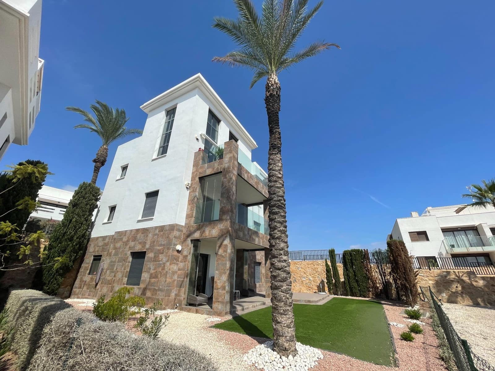 3 makuuhuone Kattohuoneisto myytävänä paikassa Orihuela Costa mukana uima-altaan - 385 000 € (Ref: 9815648)