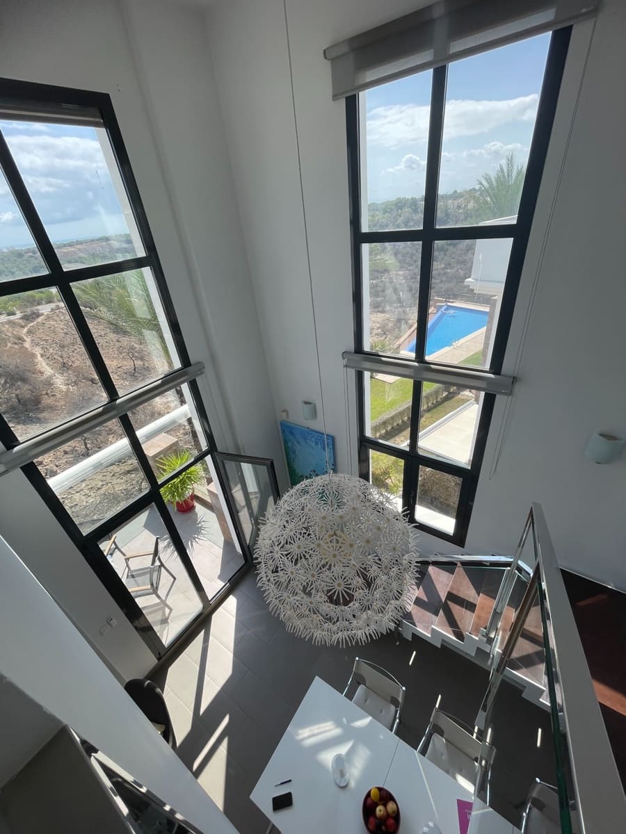 3 makuuhuone Kattohuoneisto myytävänä paikassa Orihuela Costa mukana uima-altaan - 385 000 € (Ref: 9815648)