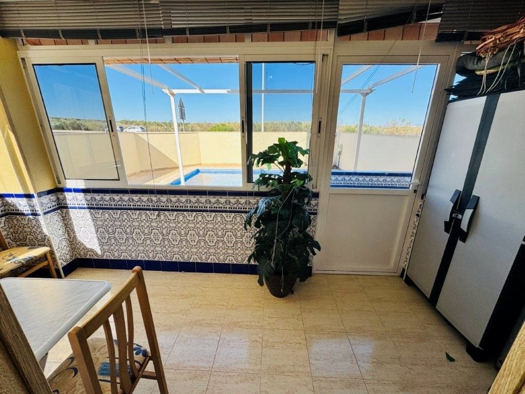 2 soverom Kjedet enebolig til salgs i Torrevieja med svømmebasseng - € 221 000 (Ref: 9828745)