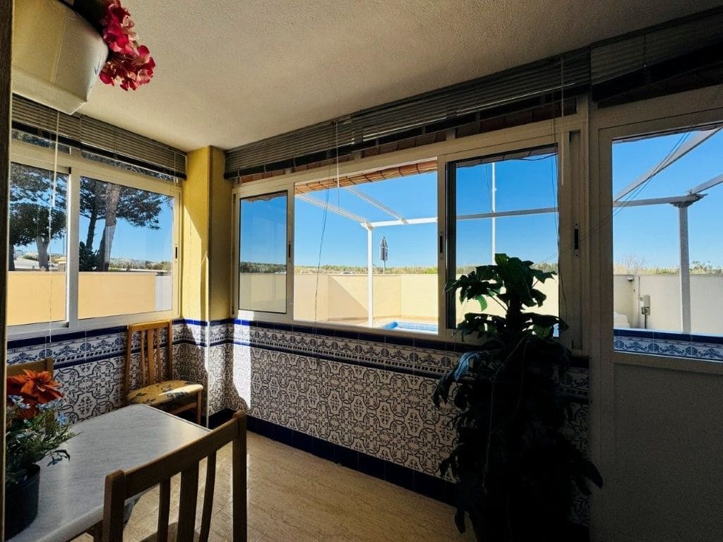 2 soverom Kjedet enebolig til salgs i Torrevieja med svømmebasseng - € 221 000 (Ref: 9828745)