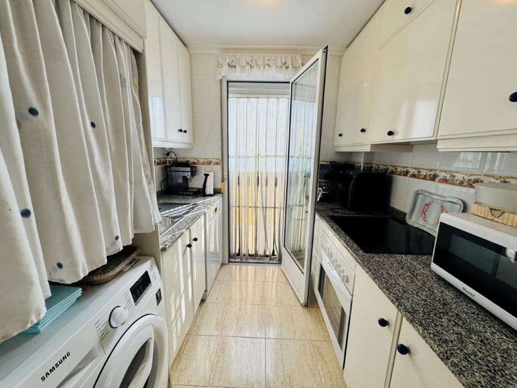 2 soverom Kjedet enebolig til salgs i Torrevieja med svømmebasseng - € 221 000 (Ref: 9828745)