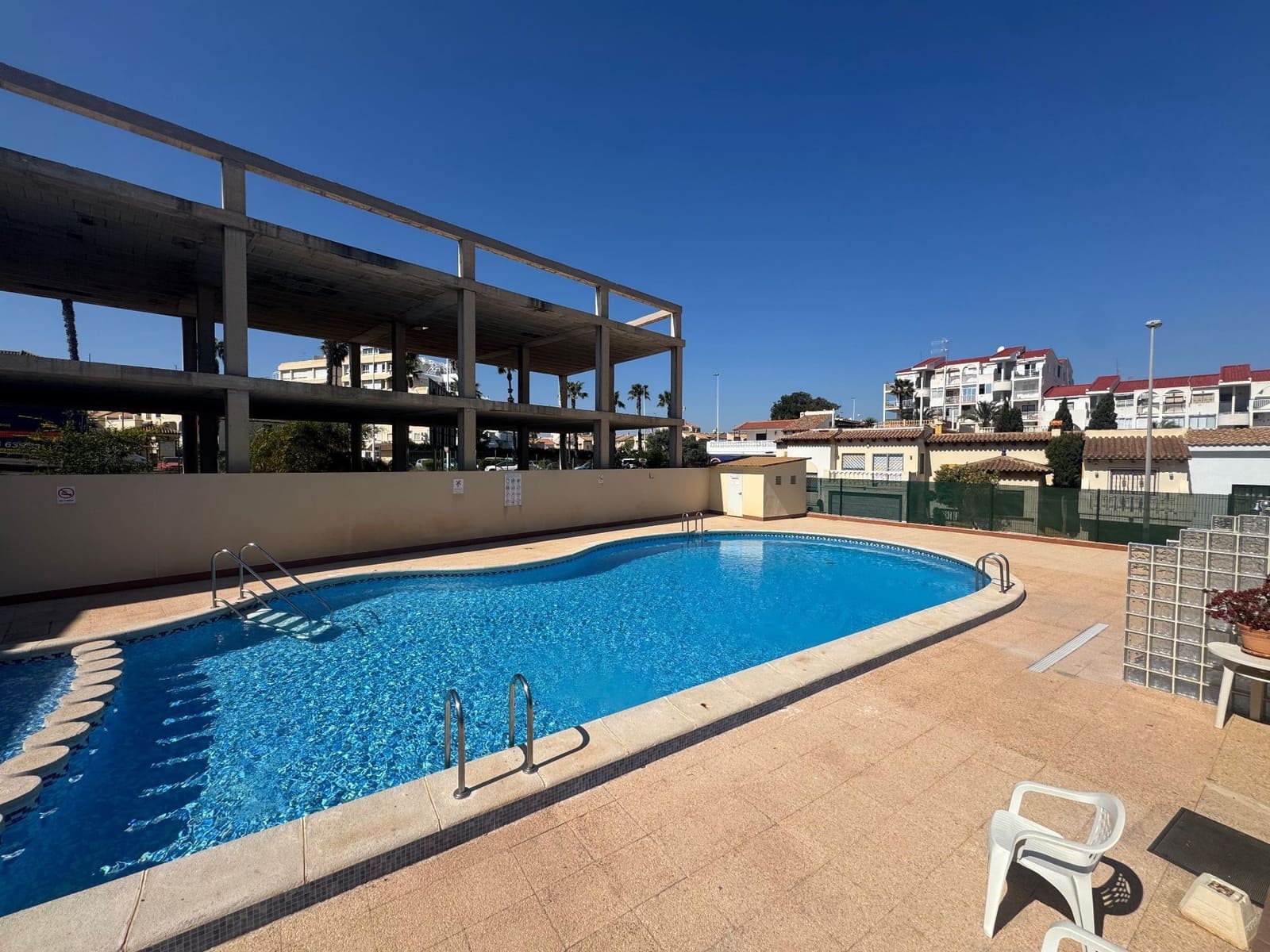 2 soveværelse Lejlighed til salg i Torrevieja med swimmingpool - € 159.000 (Ref: 9833333)