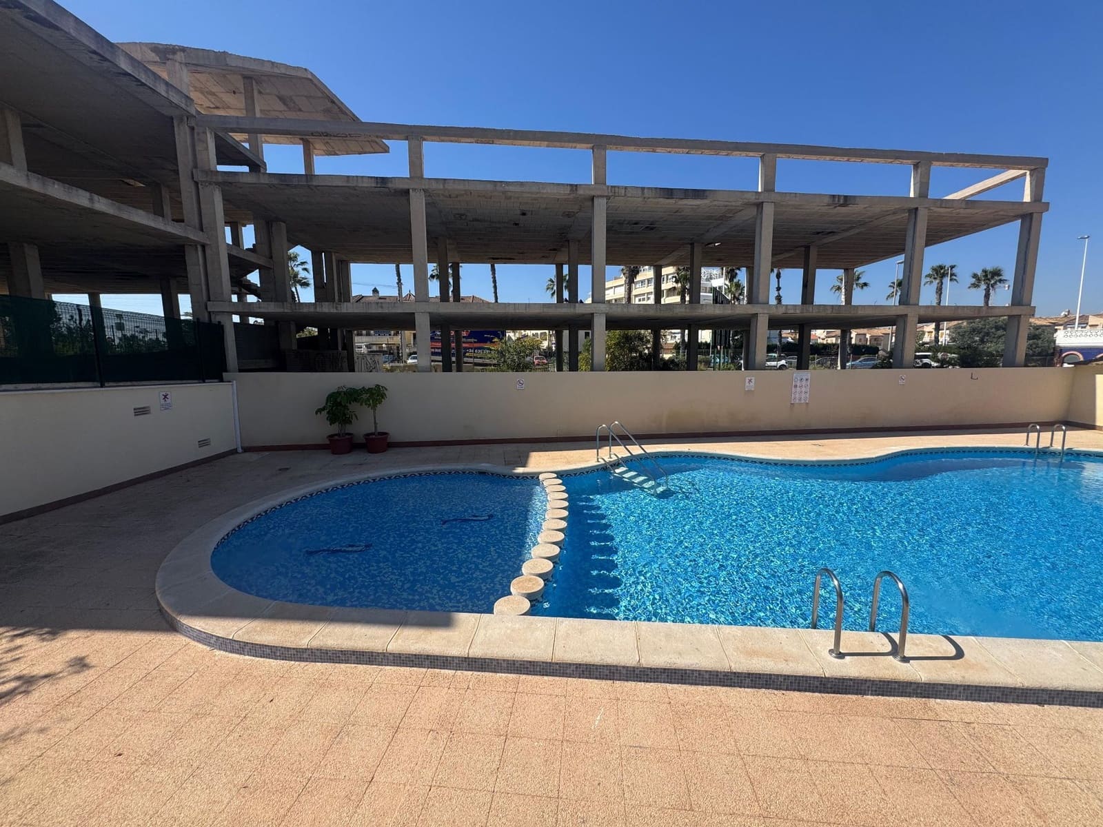 2 soveværelse Lejlighed til salg i Torrevieja med swimmingpool - € 159.000 (Ref: 9833333)