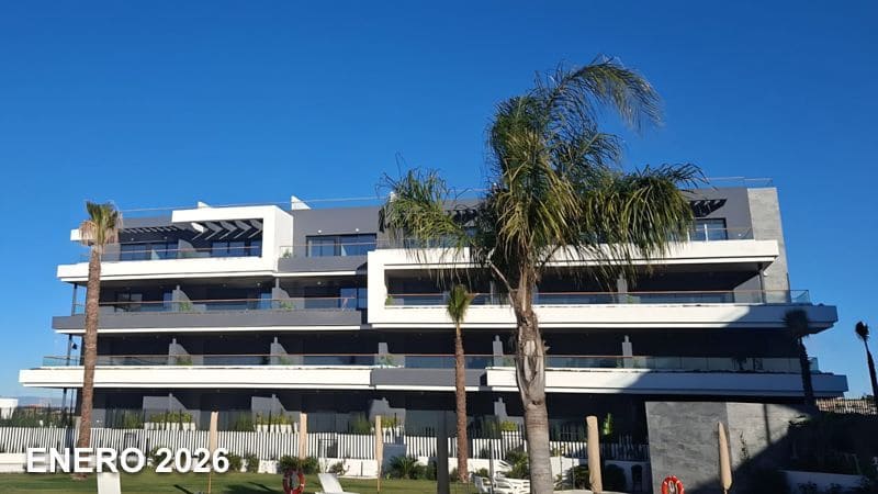 1 chambre Appartement à vendre à Torrevieja avec piscine - 260 000 € (Ref: 9835945)