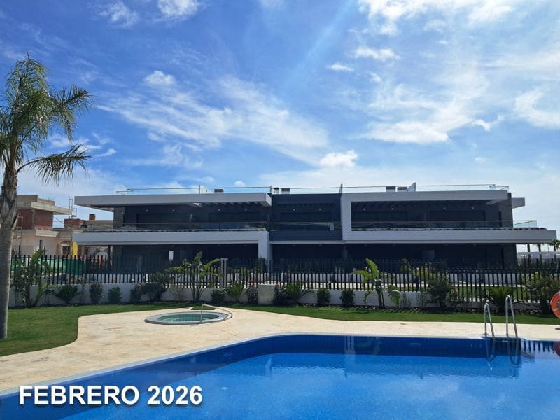 1 chambre Appartement à vendre à Torrevieja avec piscine - 260 000 € (Ref: 9835945)