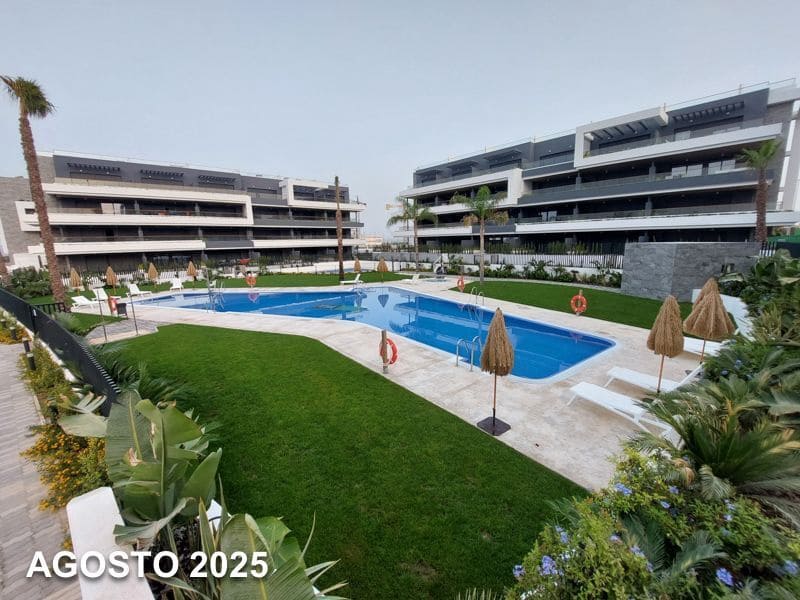 1 chambre Appartement à vendre à Torrevieja avec piscine - 260 000 € (Ref: 9835945)