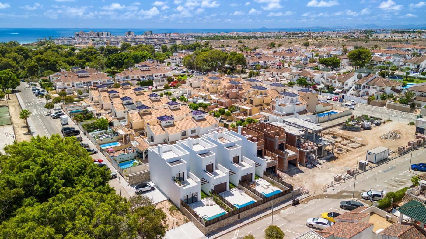 3 bedroom Villa for sale in Dehesa de Campoamor with pool garage - € 539,900 (Ref: 9845062)