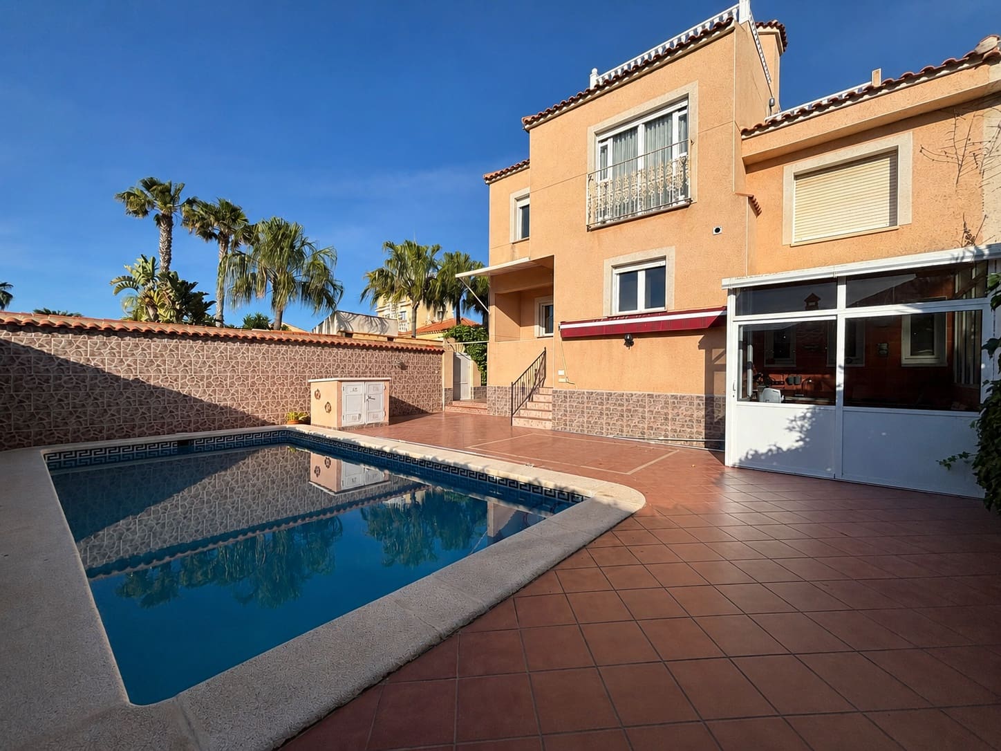Pareado de 4 habitaciones en Torrevieja en venta con piscina garaje - 390.000 € (Ref: 9868264)
