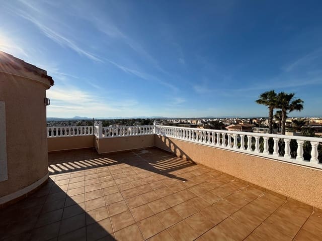 Pareado de 4 habitaciones en El Chaparral, Torrevieja en venta con piscina garaje - 390.000 € (Ref: 9868264)