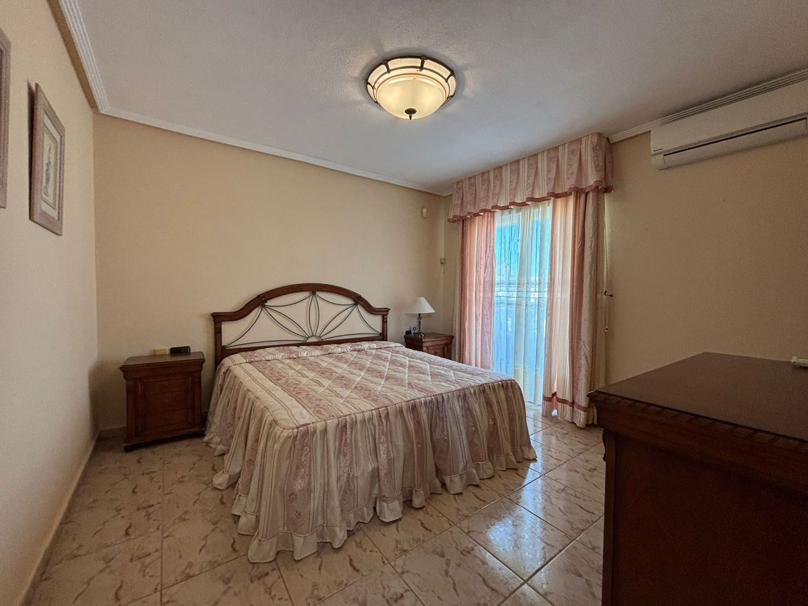 Pareado de 4 habitaciones en Torrevieja en venta con piscina garaje - 390.000 € (Ref: 9868264)