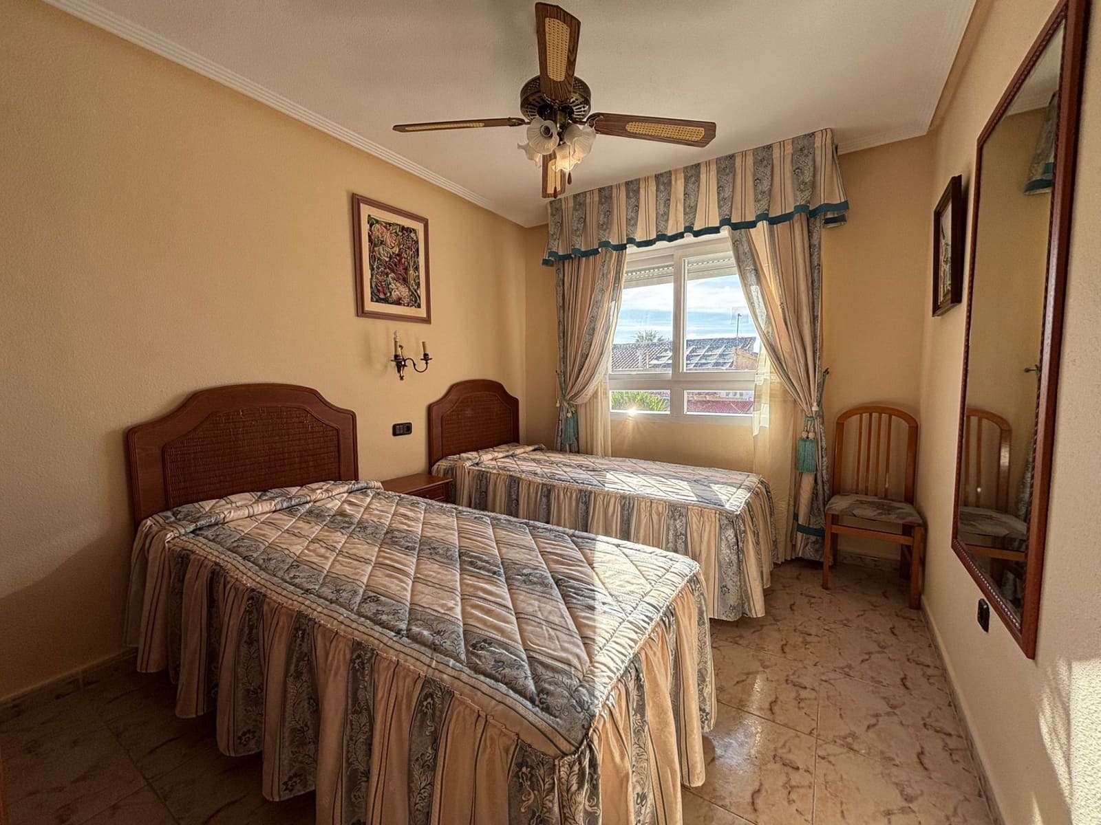 Pareado de 4 habitaciones en Torrevieja en venta con piscina garaje - 390.000 € (Ref: 9868264)
