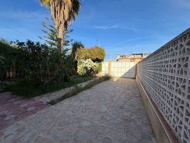 Pareado de 4 habitaciones en El Chaparral, Torrevieja en venta con piscina garaje - 390.000 € (Ref: 9868264)