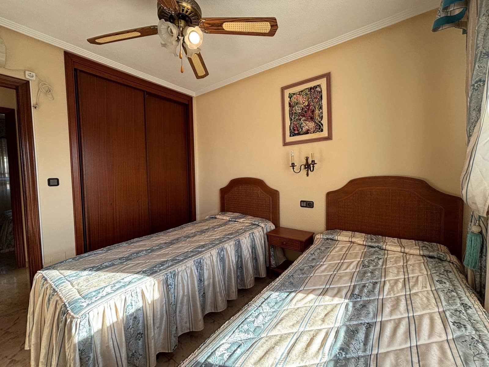 Pareado de 4 habitaciones en Torrevieja en venta con piscina garaje - 390.000 € (Ref: 9868264)