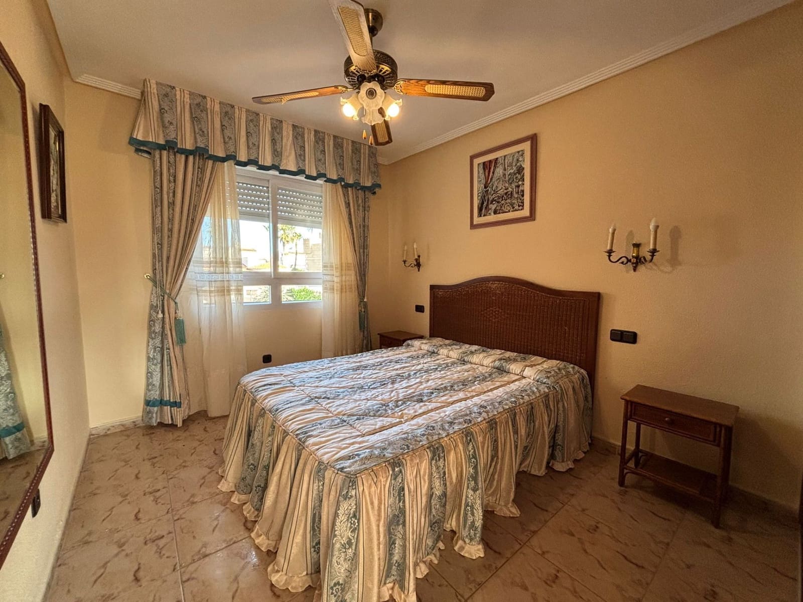 Pareado de 4 habitaciones en Torrevieja en venta con piscina garaje - 390.000 € (Ref: 9868264)
