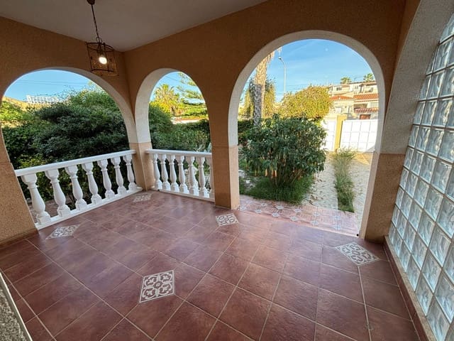 Pareado de 4 habitaciones en El Chaparral, Torrevieja en venta con piscina garaje - 390.000 € (Ref: 9868264)
