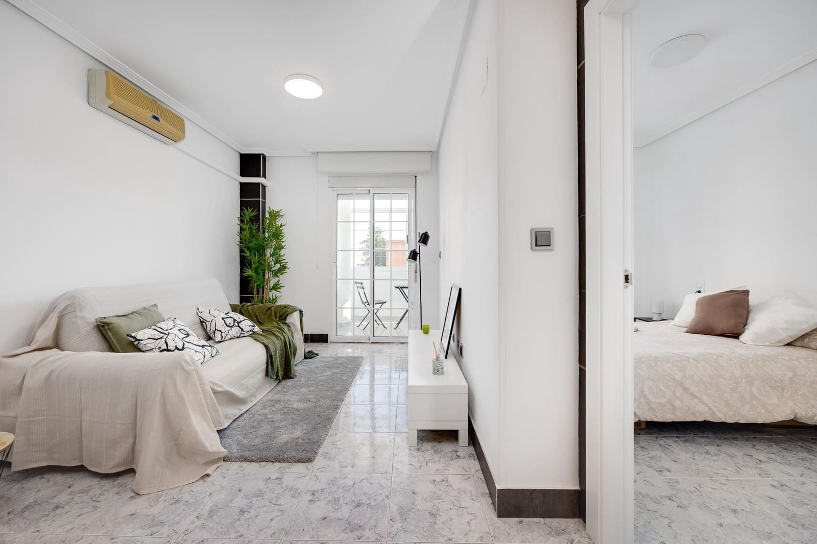 2 soverom Leilighet til salgs i Torrevieja med svømmebasseng - € 138 470 (Ref: 9880633)