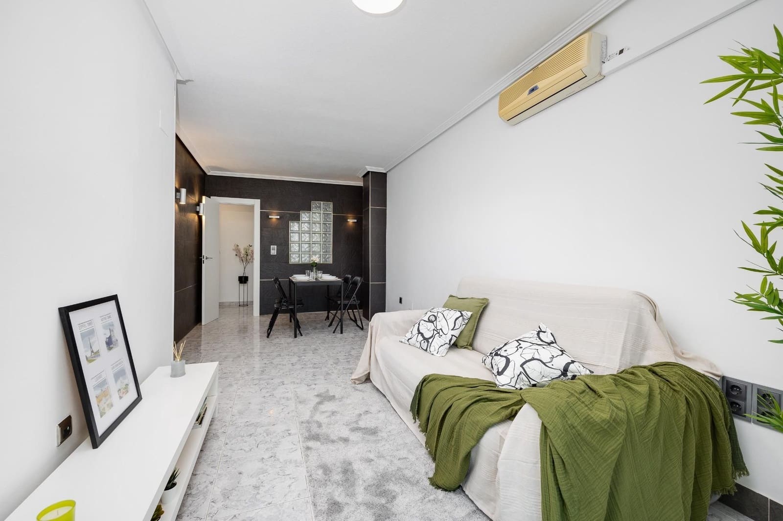 2 soverom Leilighet til salgs i Torrevieja med svømmebasseng - € 138 470 (Ref: 9880633)