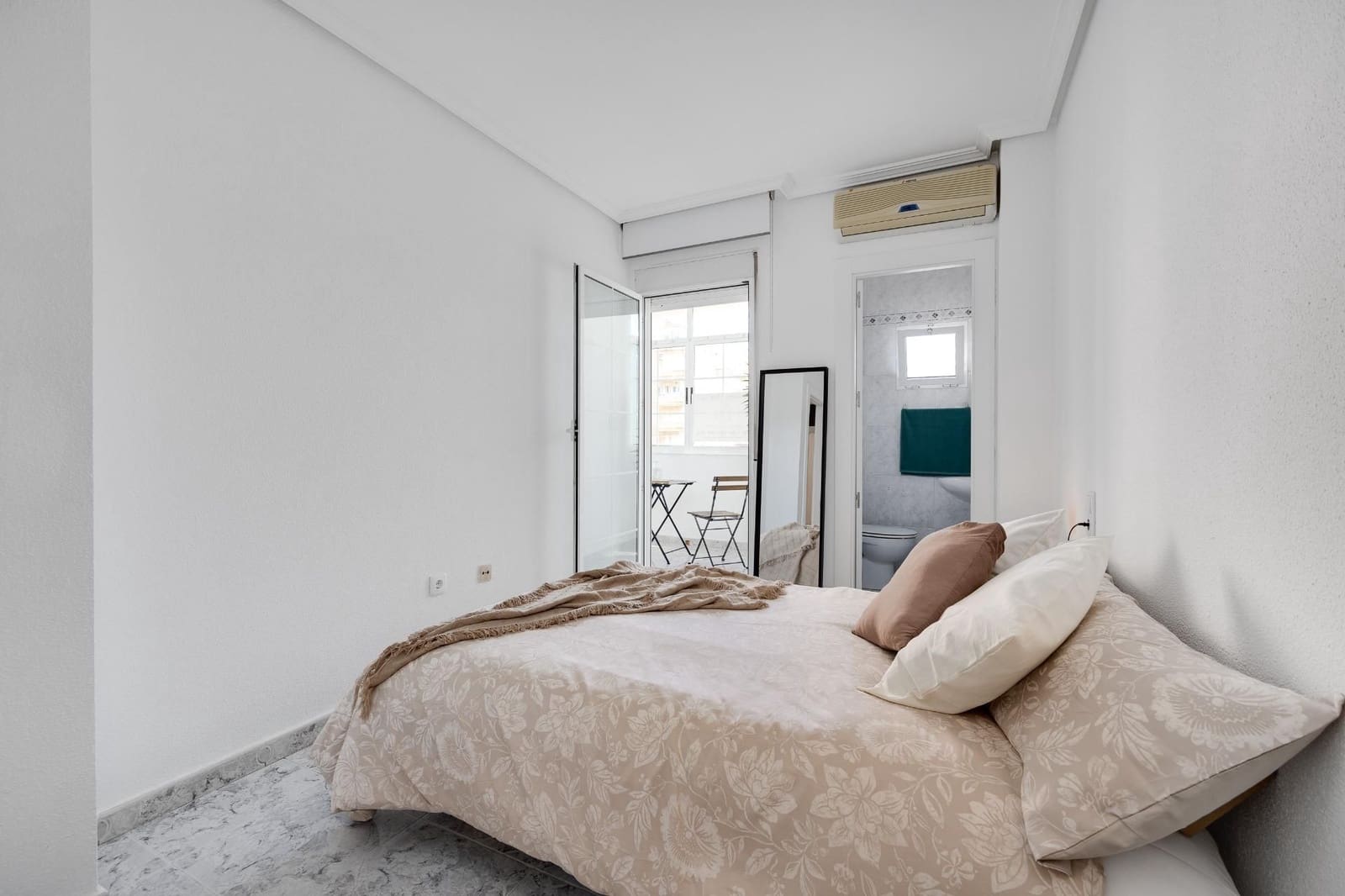 2 soverom Leilighet til salgs i Torrevieja med svømmebasseng - € 138 470 (Ref: 9880633)