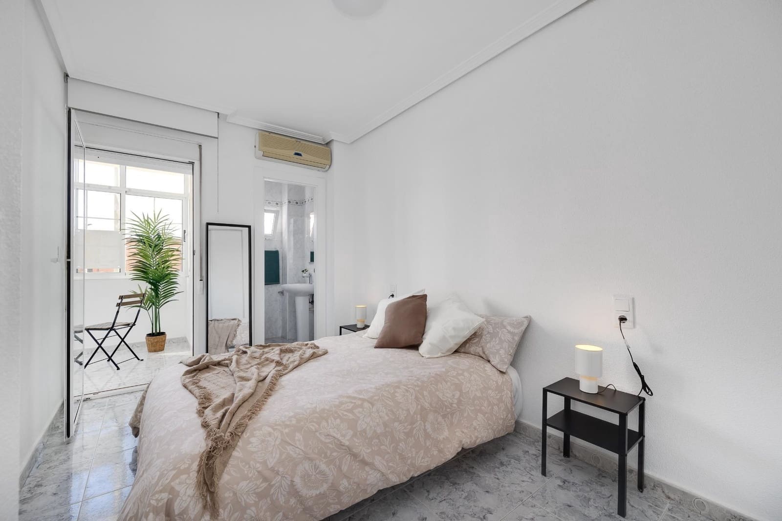 2 soverom Leilighet til salgs i Torrevieja med svømmebasseng - € 138 470 (Ref: 9880633)