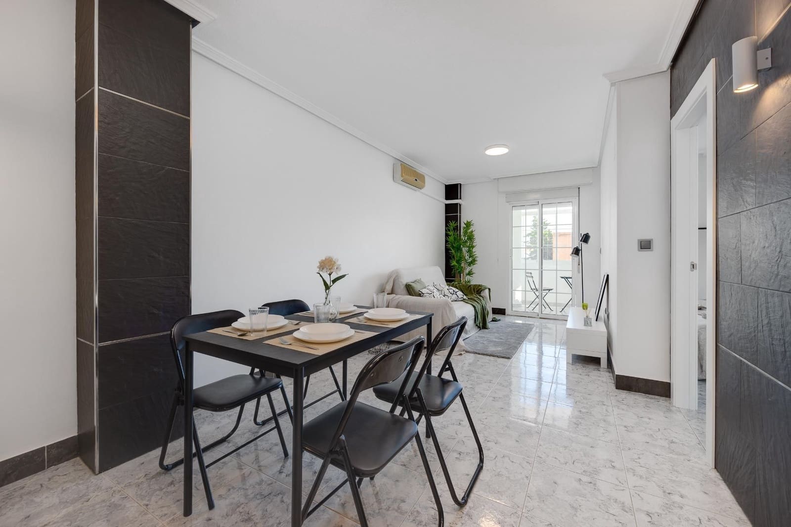 2 soverom Leilighet til salgs i Torrevieja med svømmebasseng - € 138 470 (Ref: 9880633)