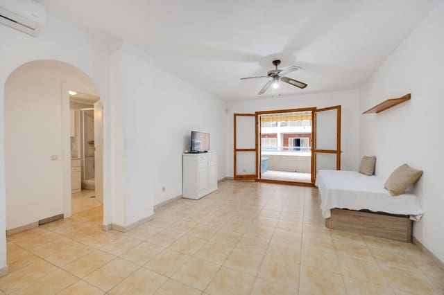 2 bedroom Apartment for sale in Torrevieja with pool - € 130,000 (Ref: 9884136)