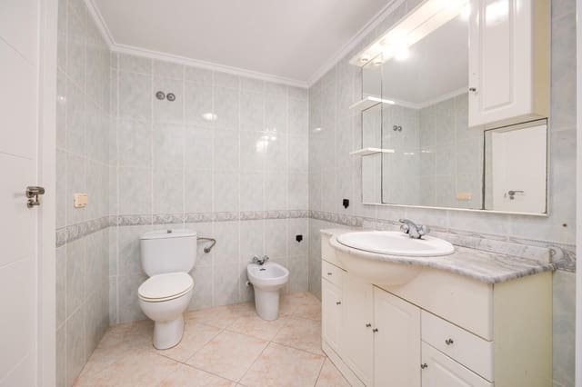 2 bedroom Apartment for sale in Torrevieja with pool - € 130,000 (Ref: 9884136)