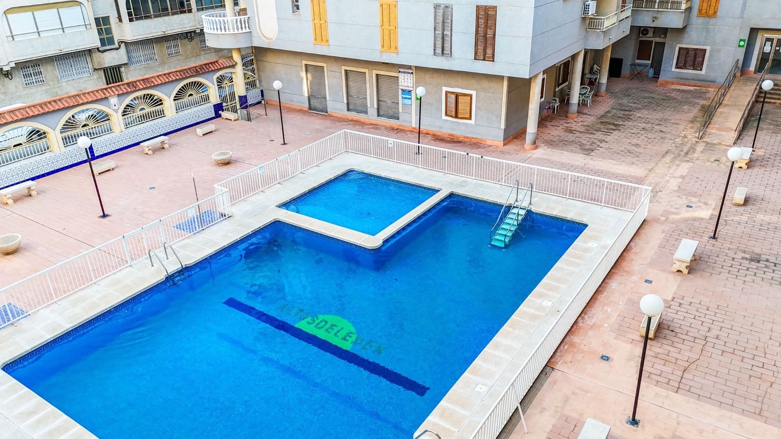 Ático de 2 habitaciones en Torrevieja en venta con piscina garaje - 159.990 € (Ref: 9891780)