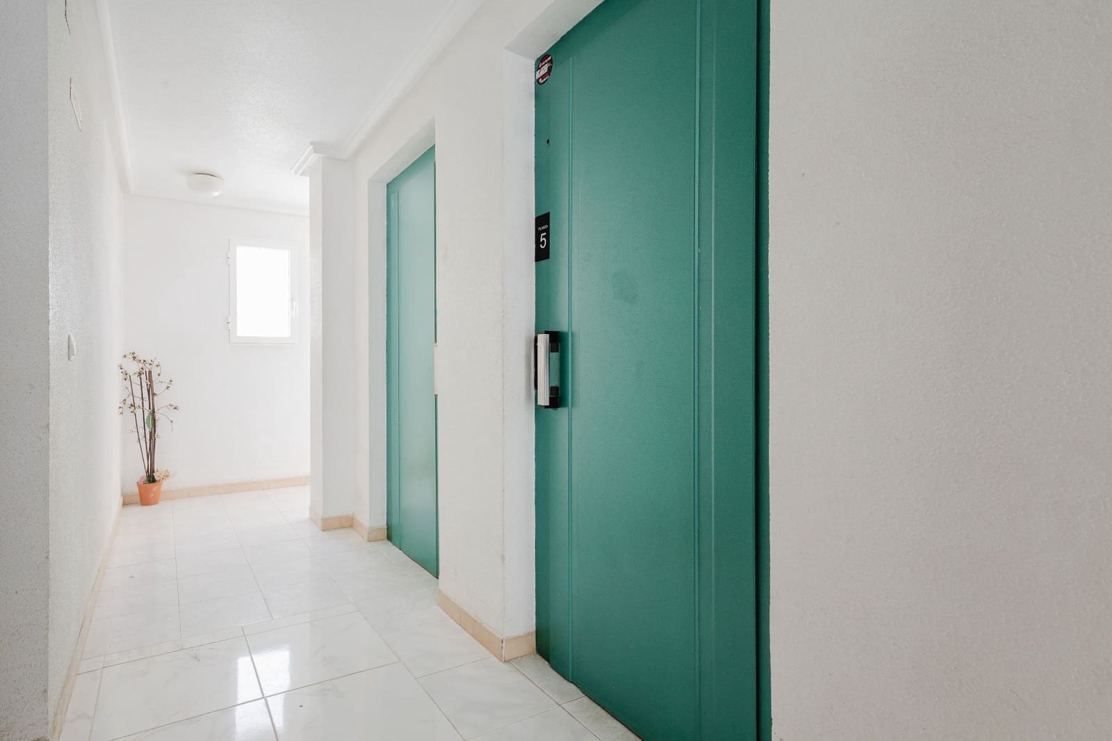 Ático de 2 habitaciones en Torrevieja en venta con piscina garaje - 159.990 € (Ref: 9891780)