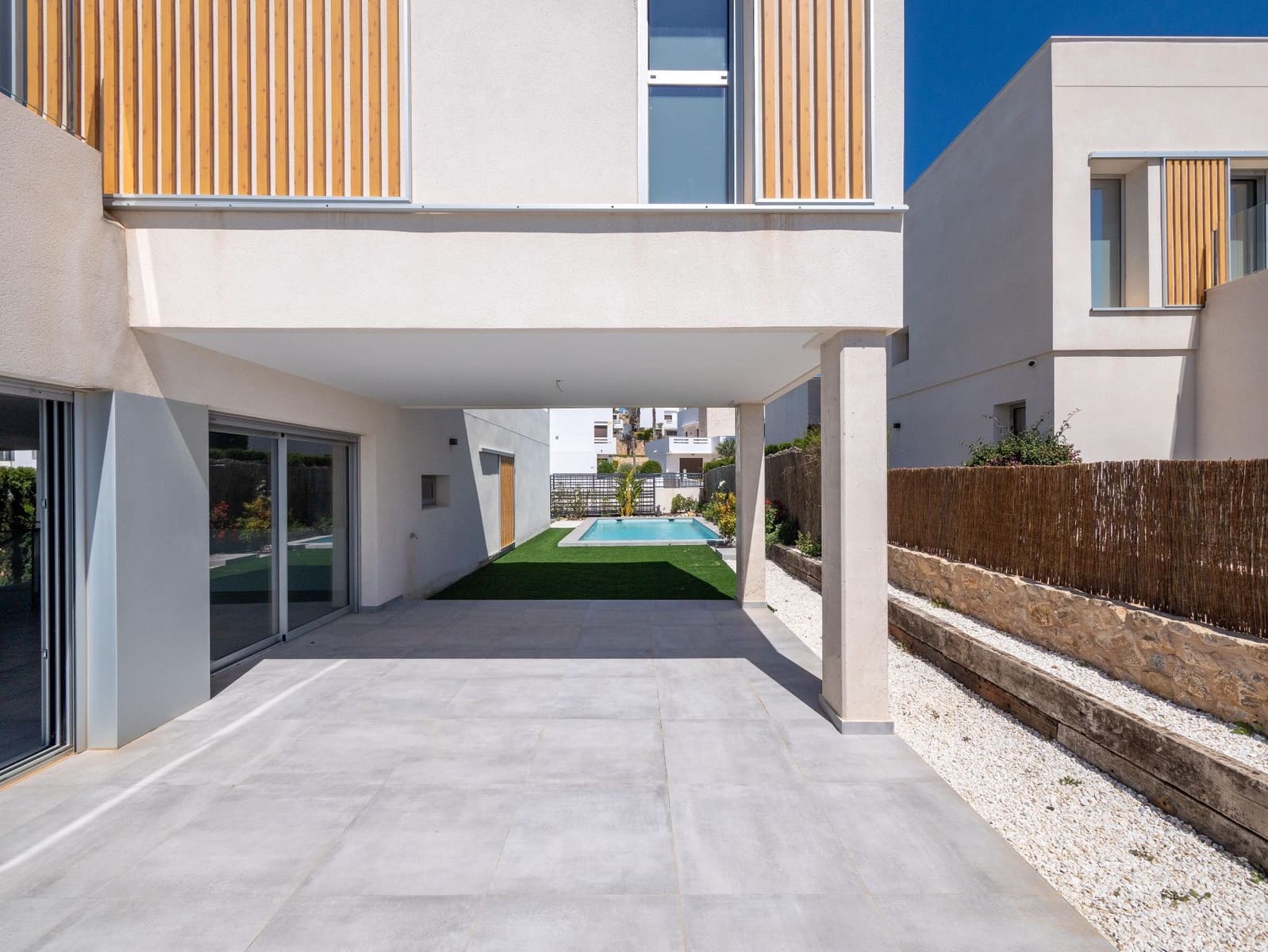4 bedroom Villa for sale in Algorfa with pool garage - € 669,000 (Ref: 9896201)