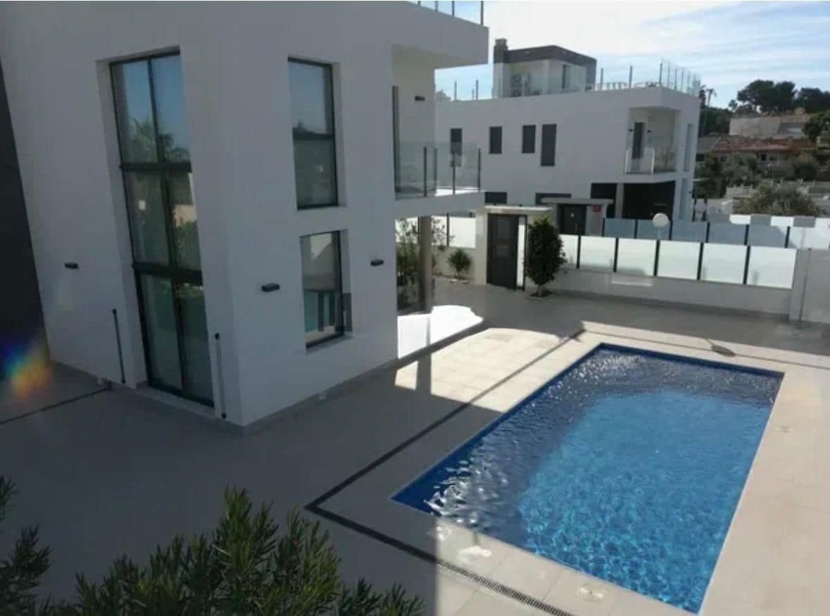 3 bedroom Villa for sale in Torrevieja with pool garage - € 629,000 (Ref: 9924194)