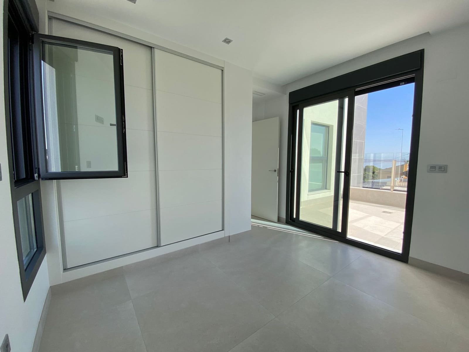 3 bedroom Villa for sale in Torrevieja with pool garage - € 629,000 (Ref: 9924194)