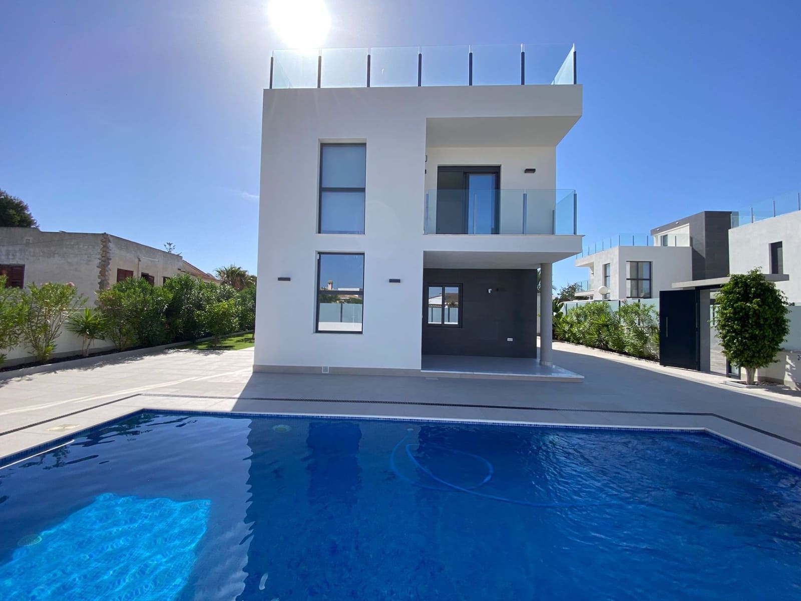 3 bedroom Villa for sale in Torrevieja with pool garage - € 629,000 (Ref: 9924194)