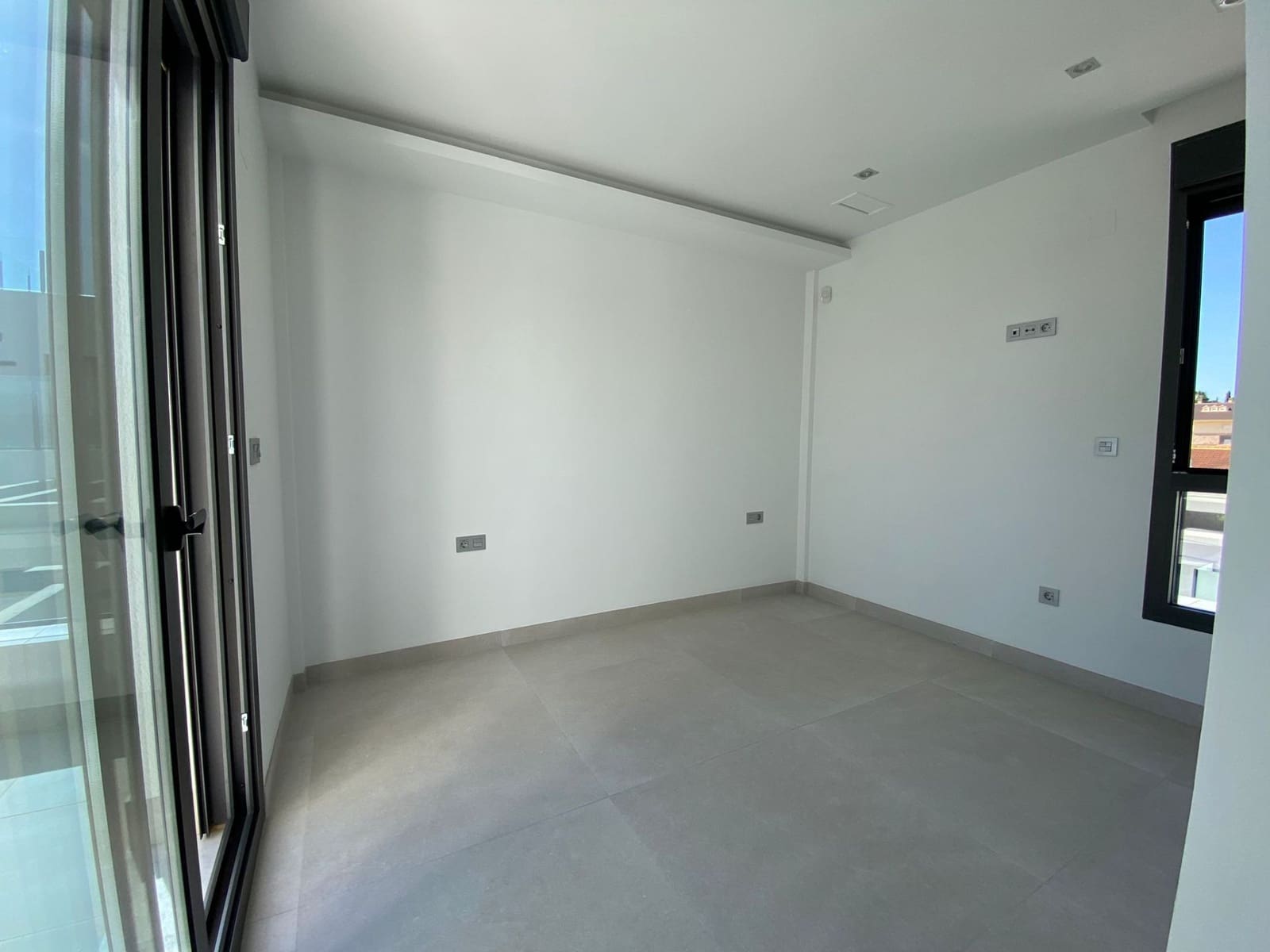 3 bedroom Villa for sale in Torrevieja with pool garage - € 629,000 (Ref: 9924194)