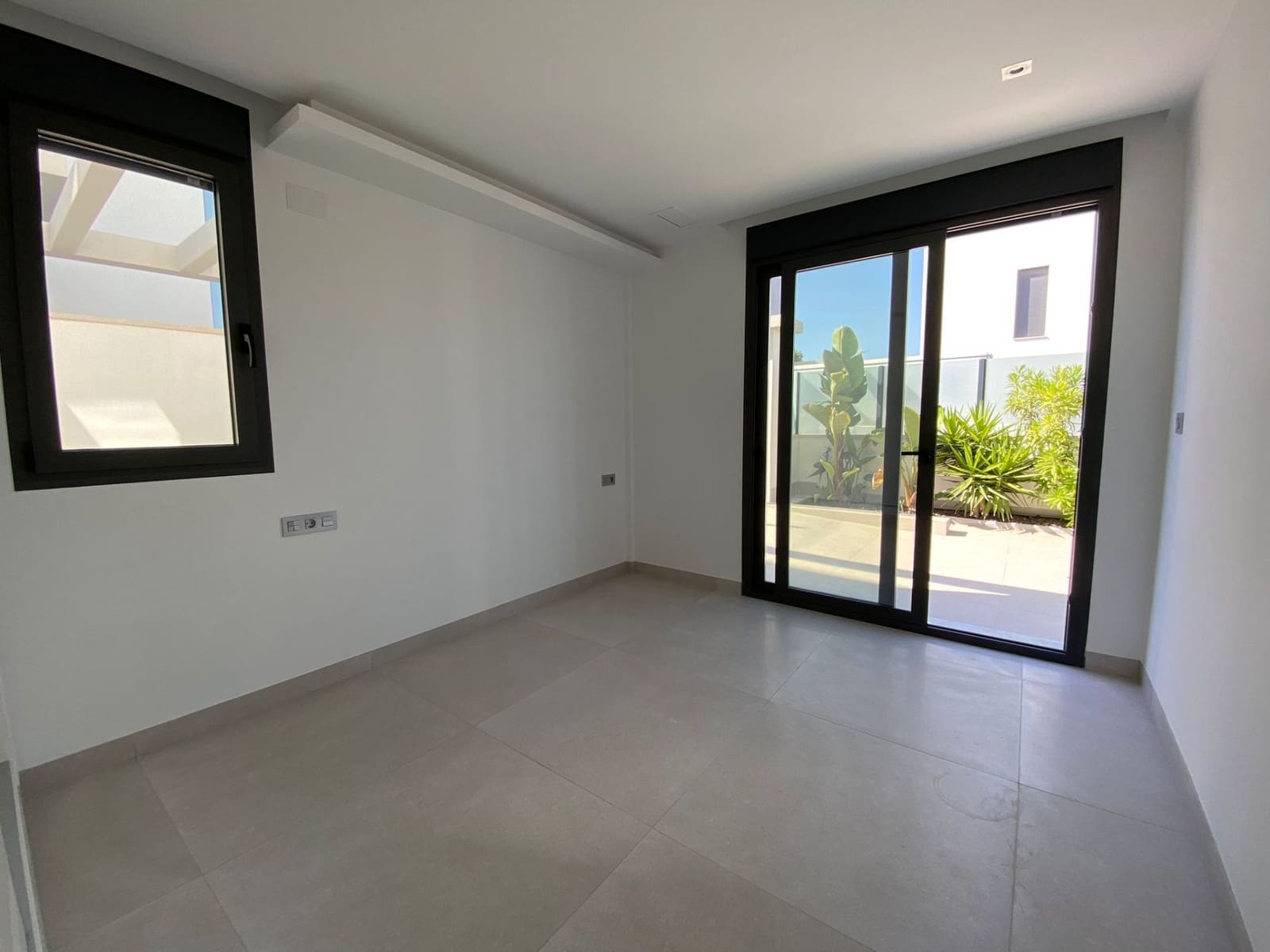 3 bedroom Villa for sale in Torrevieja with pool garage - € 629,000 (Ref: 9924194)
