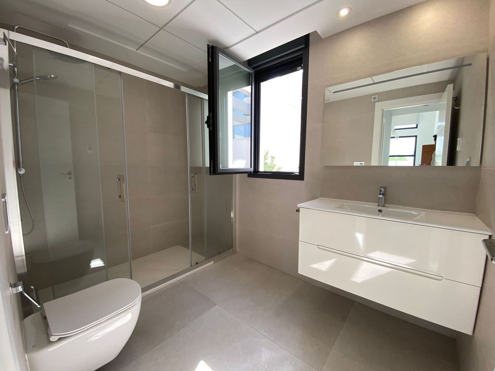 3 bedroom Villa for sale in Torrevieja with pool garage - € 629,000 (Ref: 9924194)