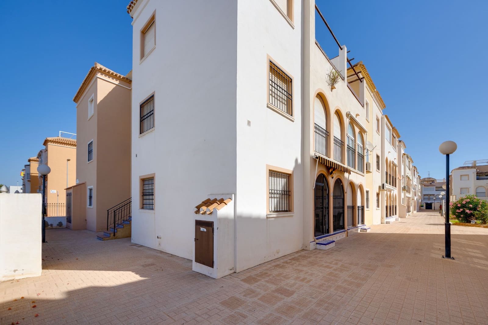 2 soveværelse Bungalow til salg i Torrevieja med swimmingpool - € 149.900 (Ref: 9928841)
