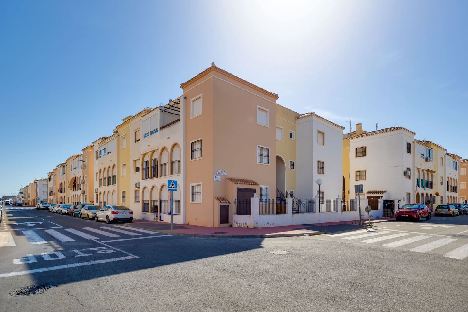 2 soveværelse Bungalow til salg i Torrevieja med swimmingpool - € 149.900 (Ref: 9928841)