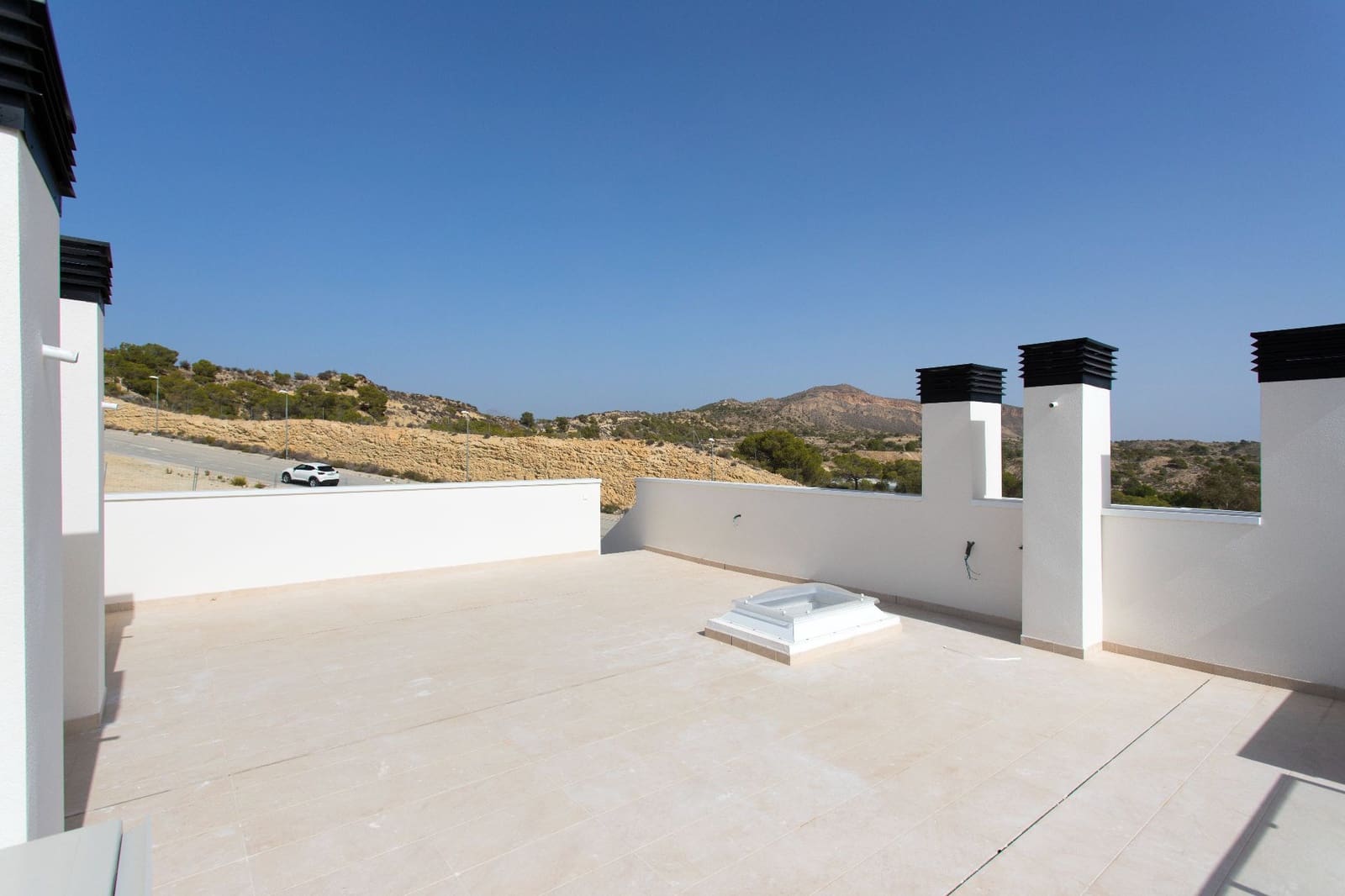 3 bedroom Villa for sale in Monforte del Cid with pool - € 365,000 (Ref: 9933628)