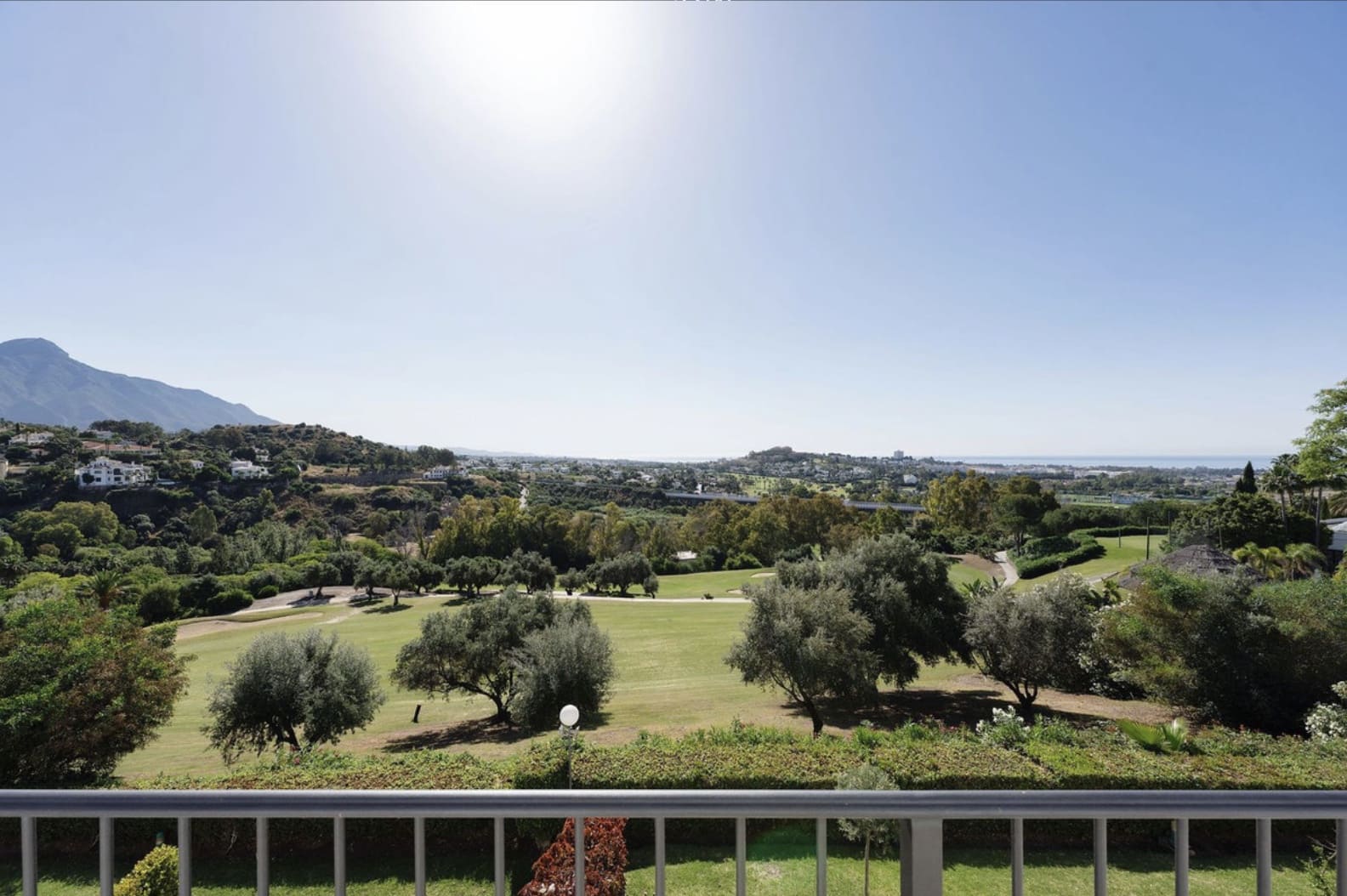 4 sovrum Hus till salu i La Quinta med pool garage - 1 795 000 € (Ref: 9876744)