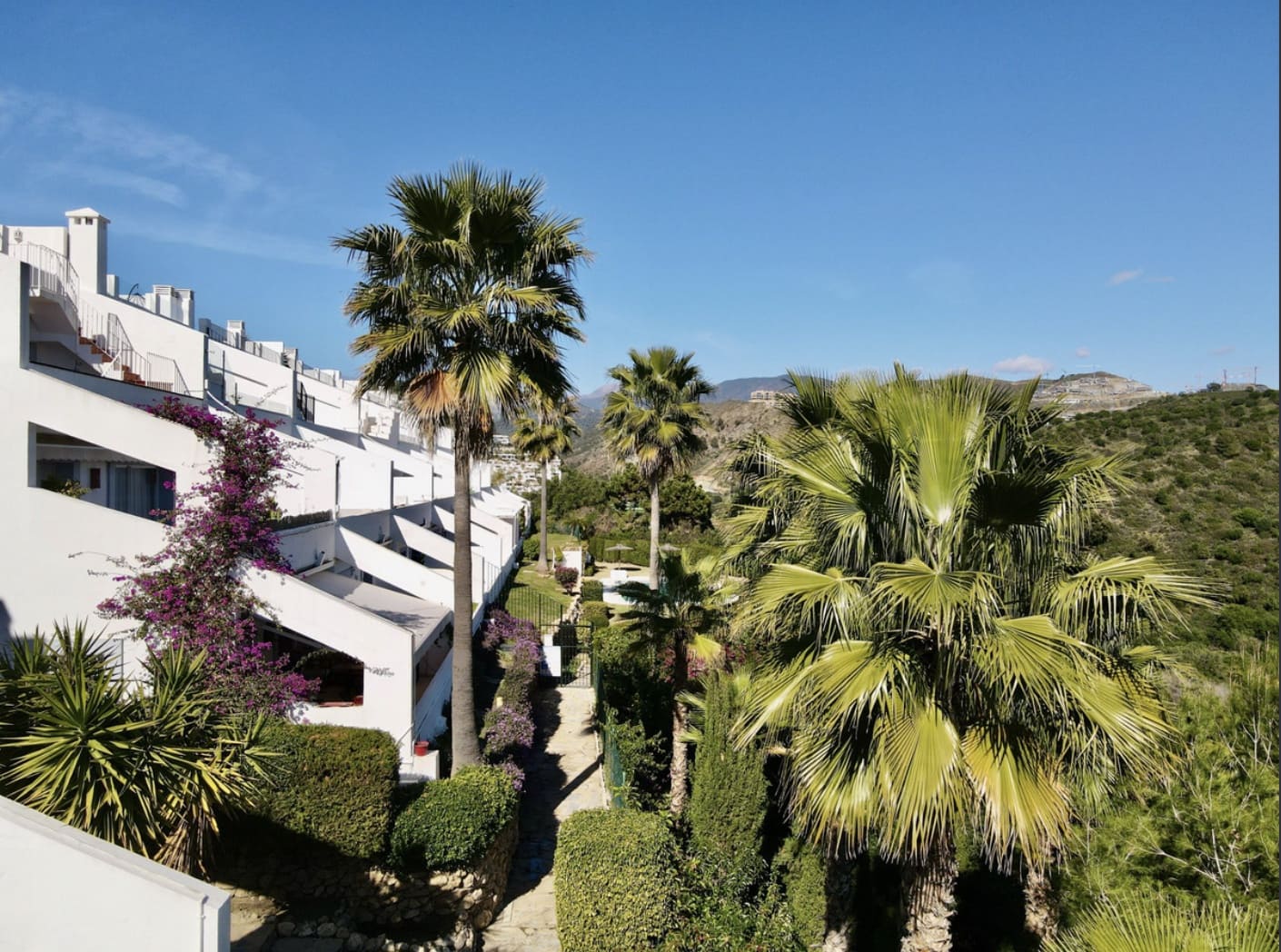 2 soveværelse Lejlighed til salg i La Quinta med swimmingpool garage - € 565.000 (Ref: 9876747)