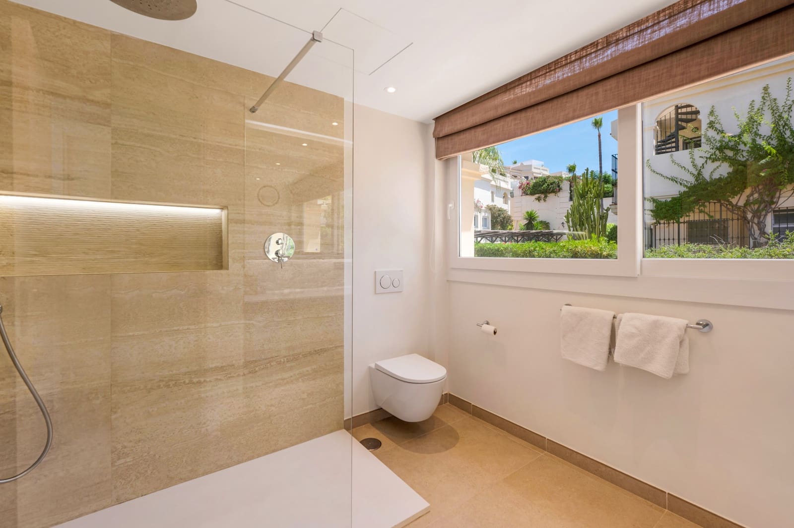 3 sovrum Hus till salu i Benahavis med pool garage - 1 195 000 € (Ref: 9876749)