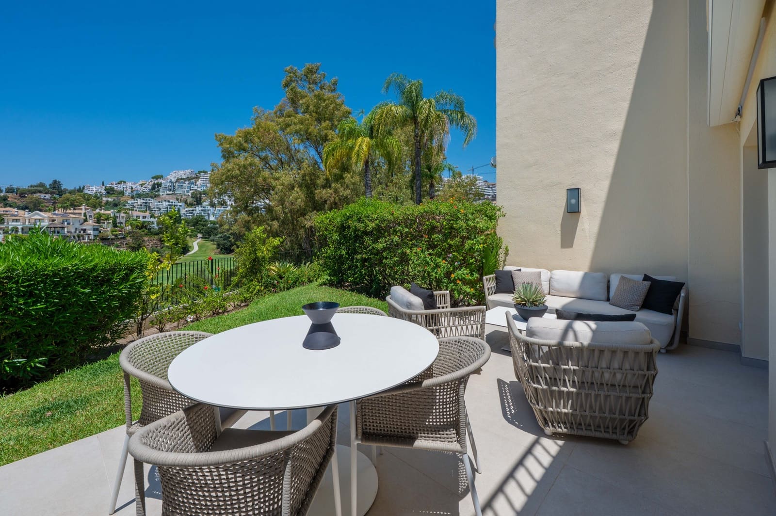 3 sovrum Hus till salu i Benahavis med pool garage - 1 195 000 € (Ref: 9876749)