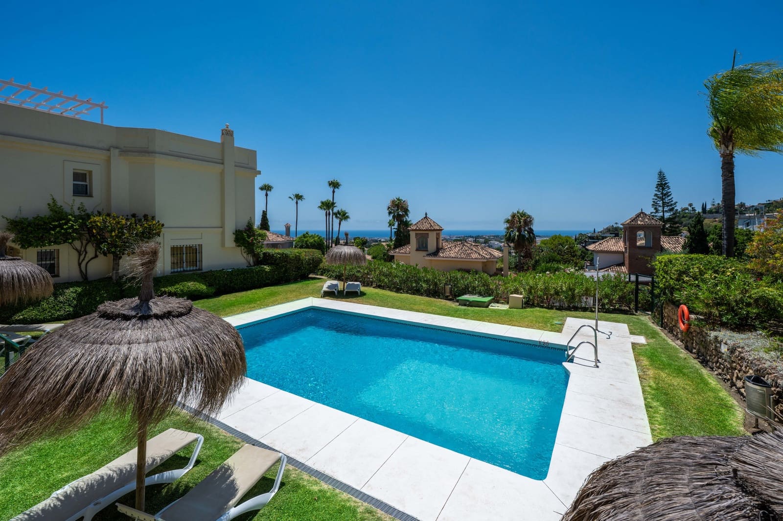 3 sovrum Hus till salu i Benahavis med pool garage - 1 195 000 € (Ref: 9876749)